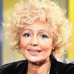 [Picture of Lara Saint Paul]