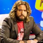 [Picture of Justin Lee Collins]